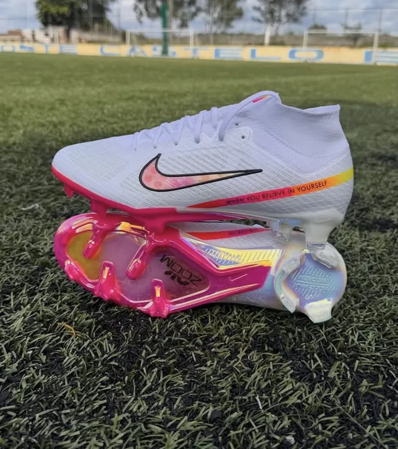 Nike Mercurial branca e rosa